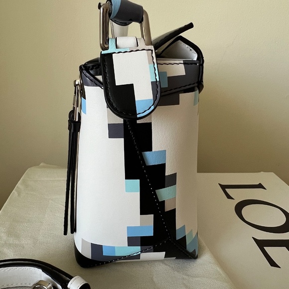 Loewe Small Edge Puzzle from the Pixel Collection - Picture 13 of 15